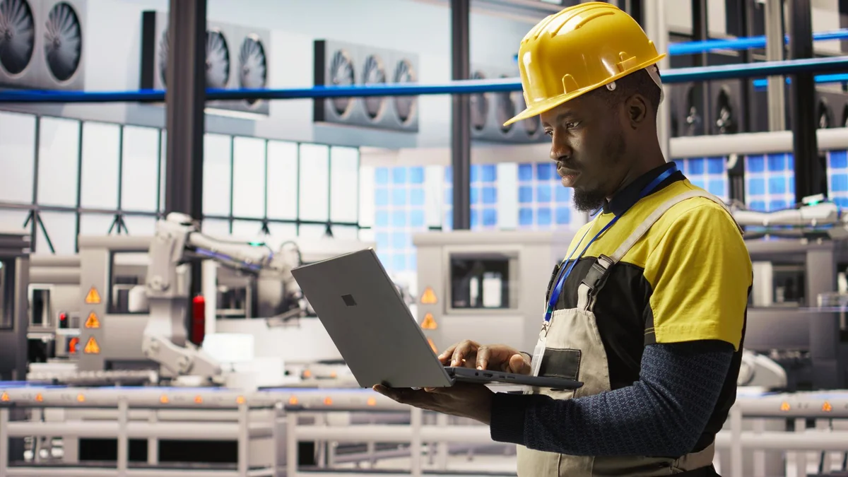 ISO 9712 certified NDT engineer